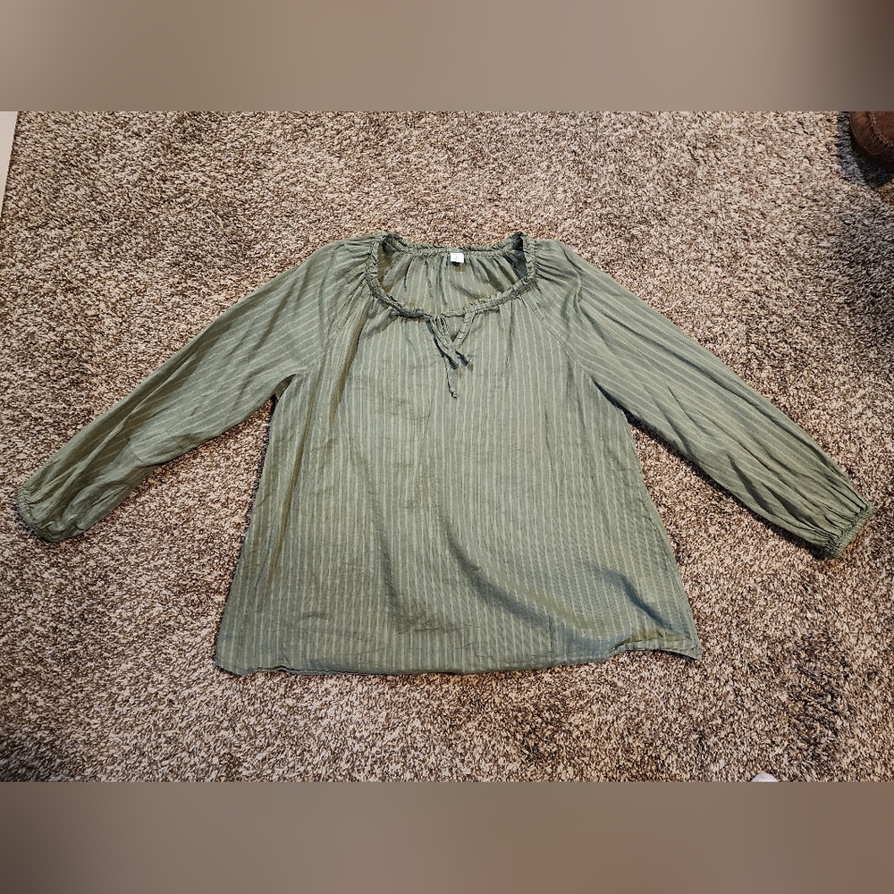 Old navy green top
